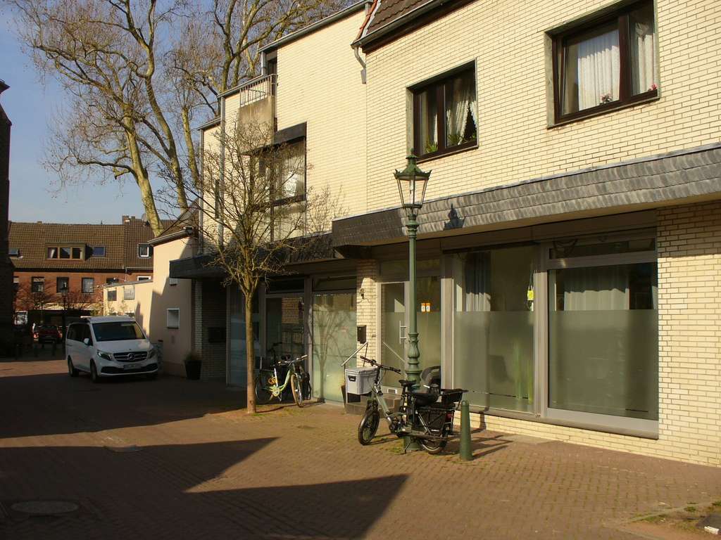 Immobilie in Korschenbroich - Wohn- und Geschäftshaus im Ortskern von Korschenbroich, Wohnung bezugsfrei - Bild 1