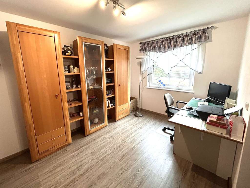 Immobilie in Moosbach - PROVISIONSREI! Modernisiertes Zweifamilienhaus in ruhiger Lage mit großem Garten & Doppelgarage - Bild 3