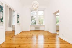 Helle Drei-Zimmer-Altbauwohnung im Hinterhaus mit Stuck und unverbaubarem Blick in den Park – Hasenheide 61, 10967 Neukölln (Ortsteil), Berlin – Vorschaubild 1