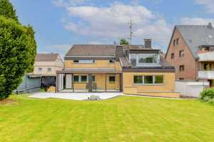 Großräumiges Wohnhaus mit großem Garten: Ideal für Familien, Mehrgenerationen o. Wohnen & Arbeiten – Neuss (Rhein-Kreis) – Vorschaubild 1