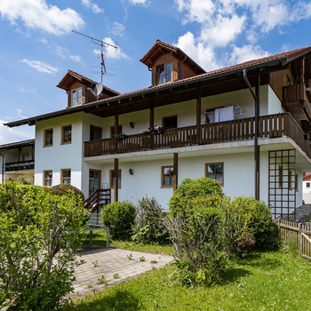 Mehrfamilienhaus mit 3 Einheiten plus Einliegerwohnung