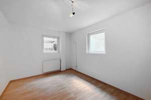 Wohnen auf zwei Ebenen- charmante Maisonette-Wohnung mit Garten und Haus-im-Haus-Charakter – Die vollständige Adresse der Immobilie erhältst du vom Anbieter., 81825 Gartenstadt Trudering, München – Vorschaubild 9