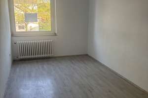 Renovierte Wohnung mit neuem Duschbad und  Südbalkon u. Garage – Lore- Agnes Str. Ecke Bahnhofstr. 150, 47178 Vierlinden, Duisburg – Vorschaubild 4