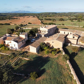Rustikales Anwesen im mallorquinischen Stil in Son Serra de Marina zu verkaufen