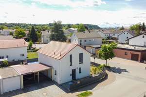 Familienfreundliches Erbpacht-Haus mit Pool – modernes Wohnen zum attraktiven Einstiegspreis – Die vollständige Adresse der Immobilie erhältst du vom Anbieter., 84518 Garching an der Alz – Vorschaubild 2