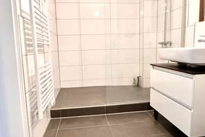 ** BEL ETAGE * GROßZÜGIG GESCHNITTENE 2 ZIMMER ALTBAUWOHNUNG NÄHE FÜRSTENPLATZ** – 40215 Friedrichstadt, Düsseldorf – Vorschaubild 14