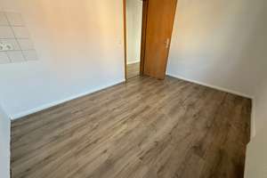 NEUE EBK möglich ******  - Bad mit Fenster / 2OG = DG – Beethovenstraße 40, 9130 Sonnenberg, Chemnitz – Vorschaubild 4