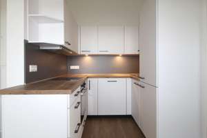 ** Helle 4 Zimmer im Dachgeschoss * offene Küche mit EBK * 2 Bäder * Loggia! – Beckerstraße 3, 4179 Neulindenau, Leipzig – Vorschaubild 4