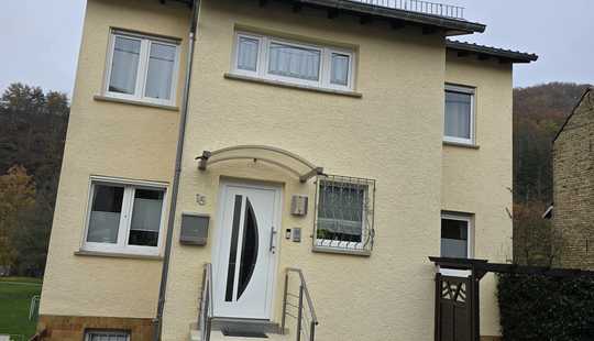 Bild von PRIVAT - Großzügiges Einfamilienhaus mit Einliegerwohnung direkt am Naturschutzgebiet - ohne Makler!