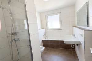 DHH mit 7 Zimmern direkt in Rheinfelden, PV-Wallbox-Garage-fertiger Garten-2Bäder-viele Extras – Sofienstrasse 8a, 79618 Rheinfelden (Baden) – Vorschaubild 4