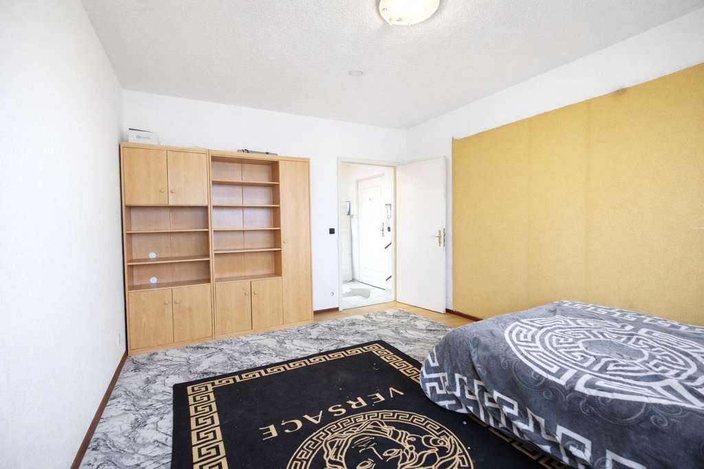 Immobilie in Pinneberg - Geräumige Wohnung mit Loggia und herrlichem Ausblick – ideal für Paare , Familien und Anleger - Bild 2