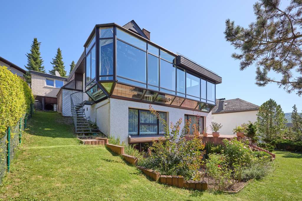 Immobilie in Eppstein - Architektenvilla mit Einliegerwohnung in schöner Hanglage - Bild 0