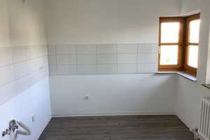 Familienfreundliche 4-Zimmer-Wohnung mit Balkon (WBS) – Marderweg 10, 33689 Bielefeld – Vorschaubild 2