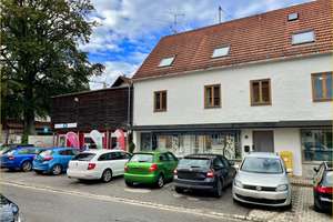 Isen - zur Kapitalanlage: Wohn-& Geschäftshaus mit 2 Gewerbeeinheiten u. großer Dachterrassenwohnung – Die vollständige Adresse der Immobilie erhältst du vom Anbieter., 84424 Isen – Vorschaubild 1