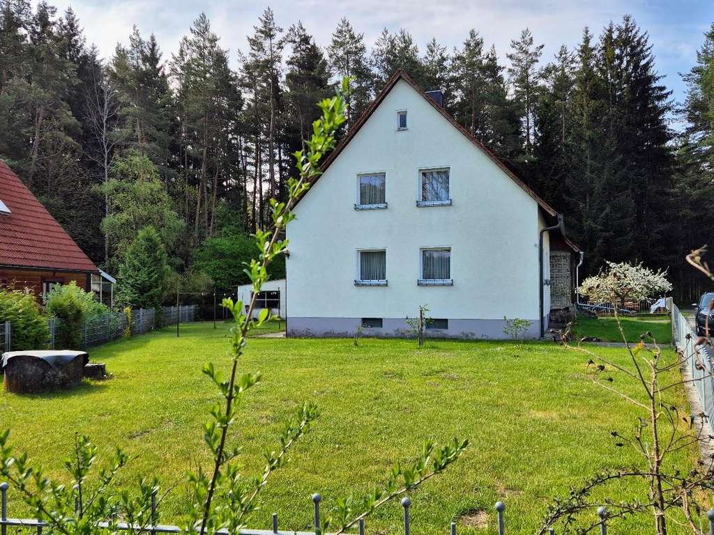 Immobilie in Weiherhammer - Natur pur & Renditechance: Gepflegtes Zweifamilienhaus am Waldrand – Provisionsfrei!  - Bild 4