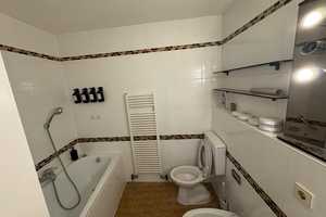 Stilvolle, lichtdurchflutete 4-Zimmer-Wohnung mit Balkon in München – München – Vorschaubild 4