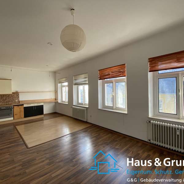 *** gepflegte 2-Zimmer-Wohnung - im denkmalgeschütztem Altbau - mit Dachterrasse ***