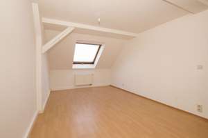 +++ Helle 3-Raum-Wohnung im Dachgeschoss mit Stellplatz! +++ – Limbacher Straße 14, 9113 Schloßchemnitz, Chemnitz – Vorschaubild 3