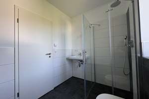 Ruhig wohnen, viel Raum genießen: 4-Zimmer-ERH mit Garten, Stellplatz und teilmöbliert – 22844 Norderstedt – Vorschaubild 16
