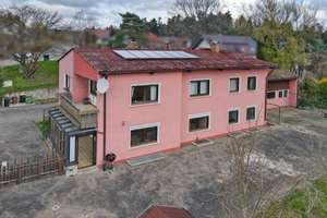 Großzügiges 3-Familienhaus mit Wintergarten, Balkon, Solaranlage & großem Grundstück – Die vollständige Adresse der Immobilie erhältst du vom Anbieter., 75365 Calw – Vorschaubild 1