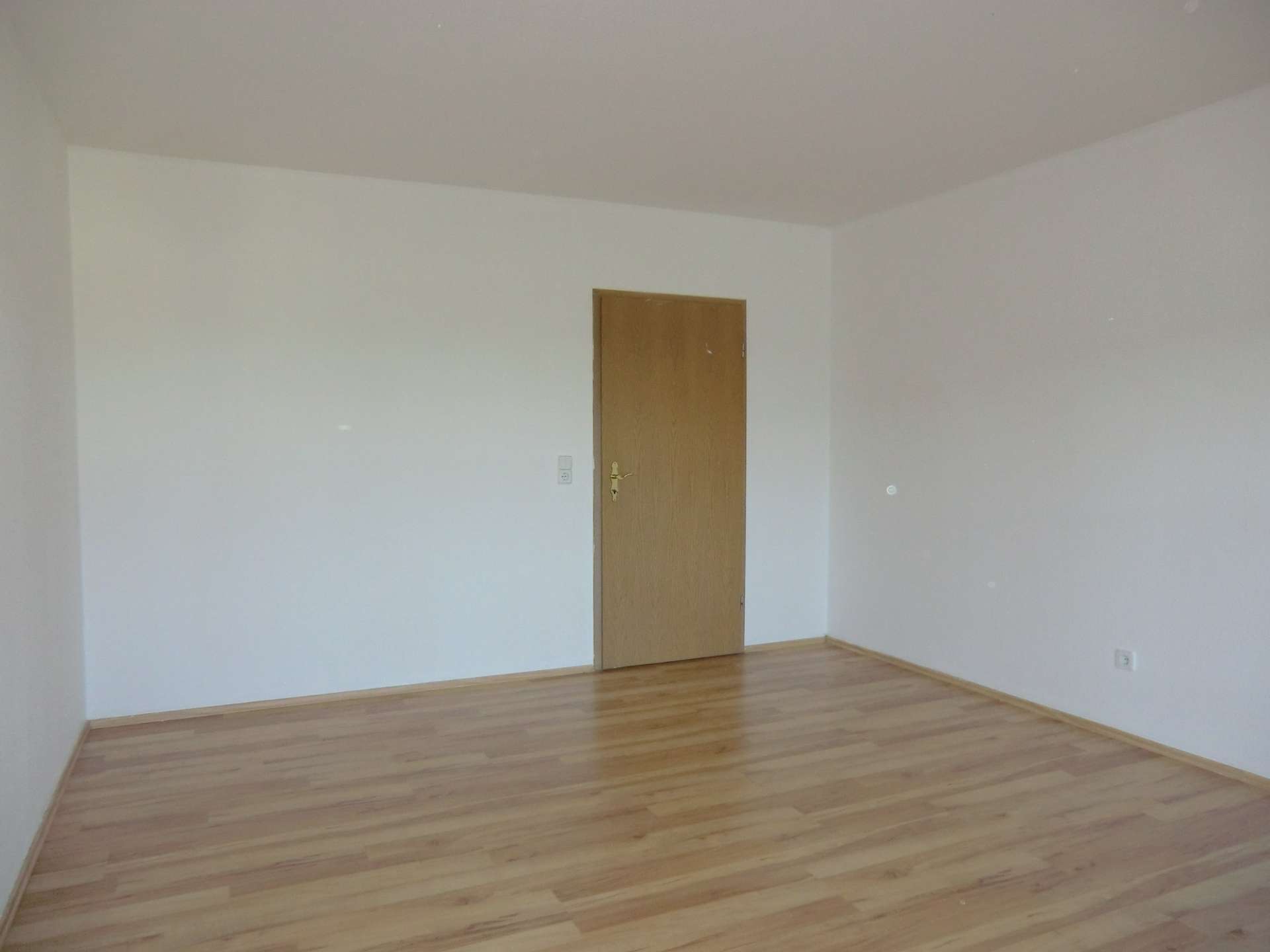 Immobilie in Leuna - 6,1 % Brutto-Rendite I Balkon I Einbauküche I Tageslichtbad I PKW-Stellplatz I 48 m² Dachspeicher - Bild 7