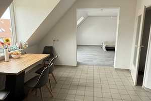[BEFRISTET] Möblierte 2 Zimmer Wohnung (Aug-Mär) – Lübeck – Vorschaubild 1