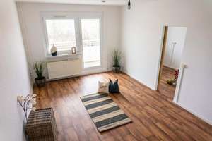 Erdgeschosswohnung mit Balkon – Arno-Schreiter-Str. 51, 9123 Markersdorf, Chemnitz – Vorschaubild 1
