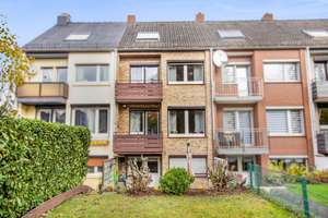 Bremen Obervieland: Gepflegtes Reihenmittelhaus mit neuen Fenstern in ruhiger Lage für Familien