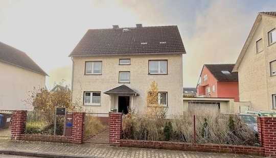 Bild von Abriss oder Kernsanierung: Mehrfamilienhaus mit viel Potenzial auf großem Grundstück