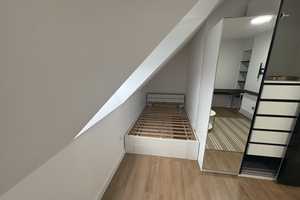 Moderne möblierte Dachgeschosswohnung in D-Lohausen – Düsseldorf – Vorschaubild 2