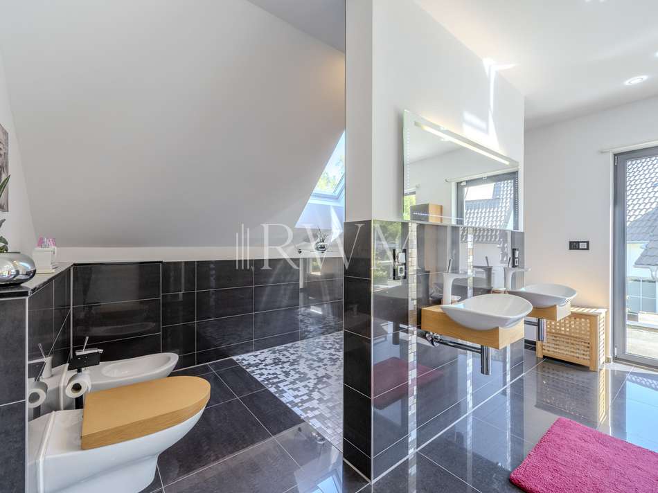 Großes Badezimmer OG