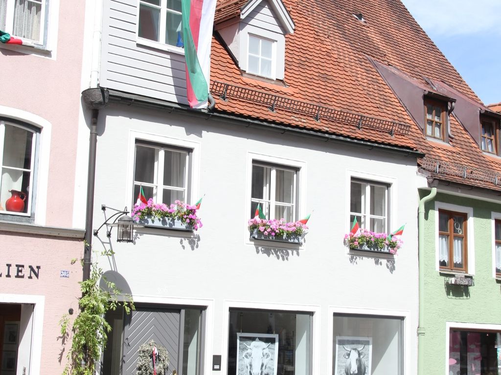 Modernisiertes Haus mit sieben Zimmern und EBK in