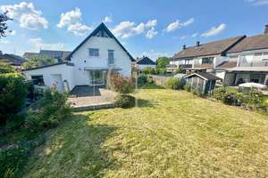 Freistehendes Einfamilienhaus mit wundervollem Feldblick in bester Wohnlage von Köln-Zündorf! – Die vollständige Adresse der Immobilie erhältst du vom Anbieter., 51143 Zündorf, Köln – Vorschaubild 2