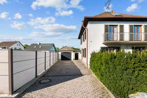 Mediterranes Wohnglück: Stilvolles EFH mit idyllischem Garten und Garage in 79312 Emmendingen – Die vollständige Adresse der Immobilie erhältst du vom Anbieter., 79312 Emmendingen – Vorschaubild 2