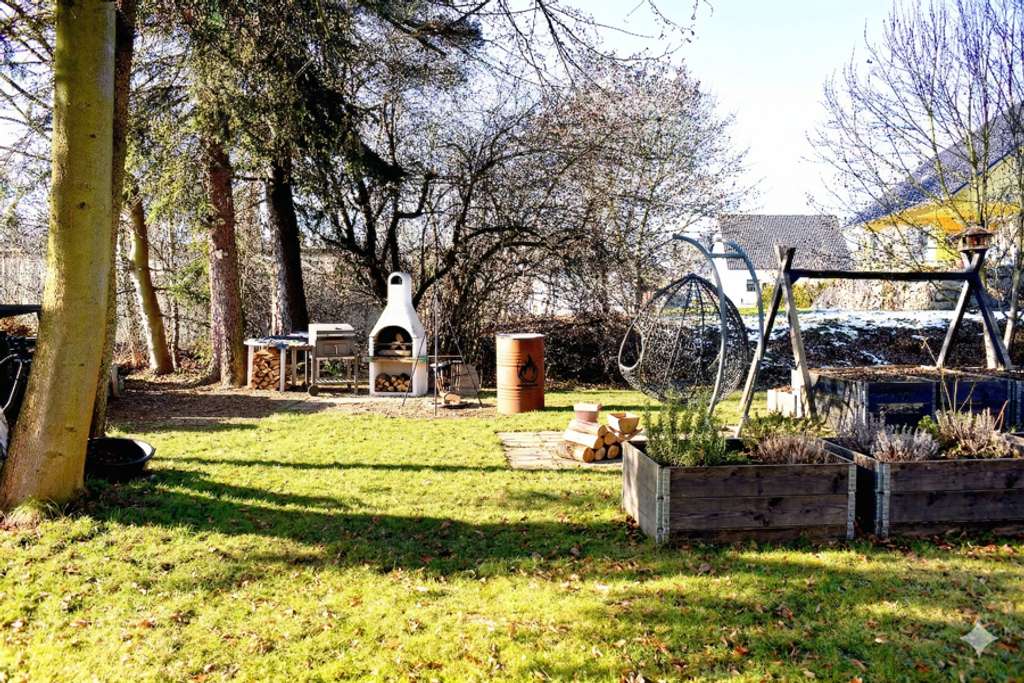 Immobilie in Oberlungwitz - „Sicher investieren: Substanzstarkes Mehrfamilienhaus - Bild 2