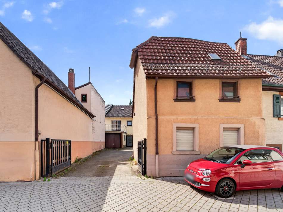 Vorderhaus von der Straße aus