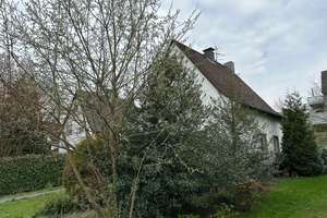 Charmantes Einfamilienhaus mit großem Grundstück in begehrter Wohnlage von Leverkusen – Die vollständige Adresse der Immobilie erhältst du vom Anbieter., 51381 Bergisch Neukirchen, Leverkusen – Vorschaubild 8