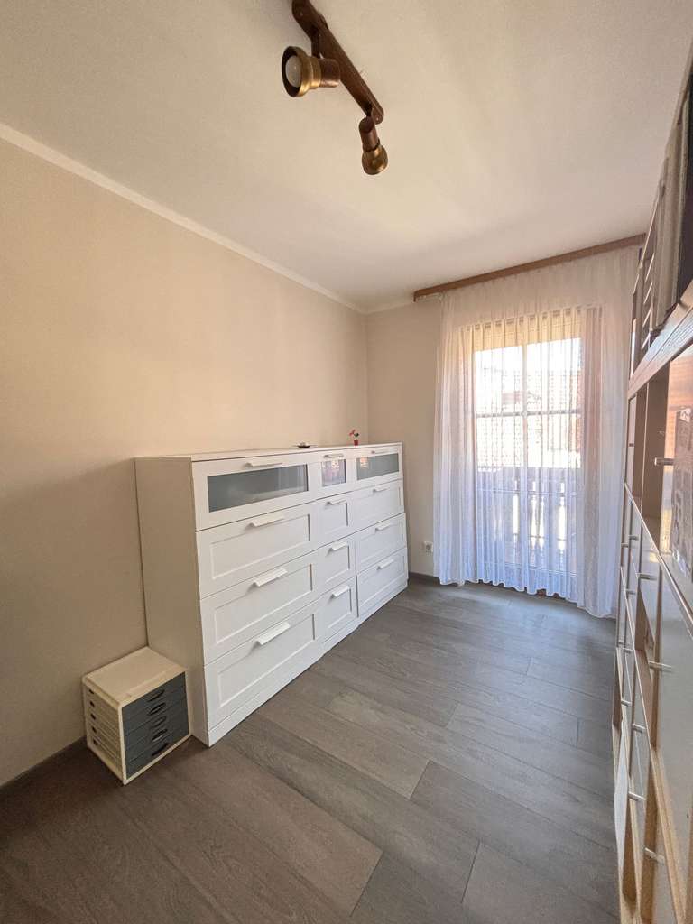Immobilie in Mönsheim - Helle 4-Zimmer-Wohnung mit Balkon, Einbauküche und TG-Stellplatz - Bild 3
