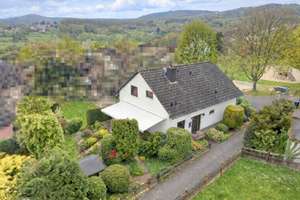 Wohnglück im Woogtal: Freistehendes Familienhaus mit Einliegerwohnung und geringem Energiebedarf – Die vollständige Adresse der Immobilie erhältst du vom Anbieter., 61462 Königstein im Taunus – Vorschaubild 2