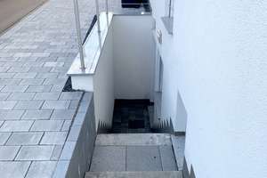 Moderne 2-Zimmer-Einliegerwohnung mit Einbauküche & separatem Eingang – Am Eglenbach 21, 73035 Göppingen – Vorschaubild 4