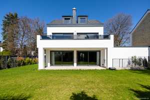 Grünwald - perfekt für Familien. Helle, erstklassige Villa (BJ 2023) mit Doppelgarage & Einliegerwoh – München (Kreis) – Vorschaubild 6