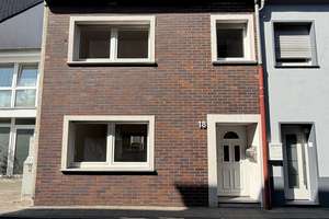Charmantes Reihenhaus in gepflegtem Zustand mit Innenhof