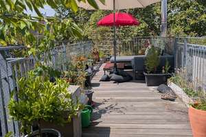 Kernsanierte, aussergewöhnliche Altbauwohnung am Volksgarten