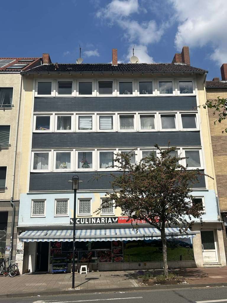 Attraktive Kapitalanlage in Hildesheim –MFH mit 8 Wohneinheiten und 1 Gewerbeeinheit in Bahnhofsnähe