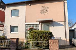 Grosszügiges helles familienfreundliches EFH mit Wohlfühlgarten in sehr guter Lage von privat zvk – Die vollständige Adresse der Immobilie erhältst du vom Anbieter., 67454 Haßloch – Vorschaubild 1