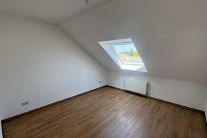 3-Zimmer-Dachgeschosswohnung mit neuem Bad, Einbauküche und Loggia in Bielefeld-Sennestadt – Die vollständige Adresse der Immobilie erhältst du vom Anbieter., 33689 Sennestadt, Bielefeld – Vorschaubild 8