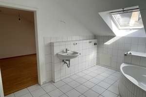 Ab sofort bezugsfrei –  Dachgeschosswohnung in beliebter Lage der Mainzer Neustadt. – Adam-Karillion-Straße 00, 55118 Neustadt, Mainz – Vorschaubild 16