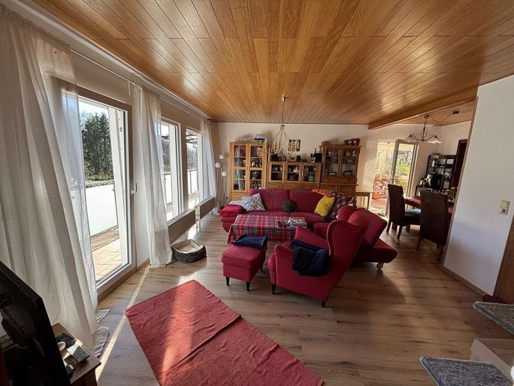 Immobilie in Bergneustadt - Zweifamilienhaus in begehrter Wohnlage von Bergneustadt – vielseitig nutzbar & mit Südausrichtung - Bild 3