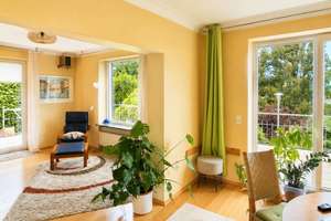 Ein besonderes Zuhause in Höhenlage – mit Panoramablick, Wellnessbereich und Gartenidylle – Die vollständige Adresse der Immobilie erhältst du vom Anbieter., 66128 Gersweiler, Saarbrücken – Vorschaubild 2