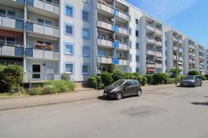 Berzugsfrei - drei Zimmer Wohnung mit Balkon am Stadtblick Magdeburgs 